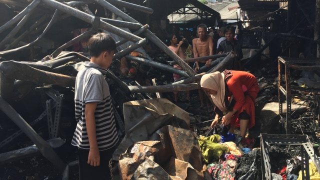 Suasana Pasar Gembrong pasca kebakaran. (Foto: Soejono Eben Ezer Saragih/kumparan)