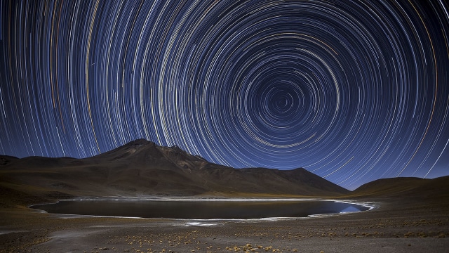 Pemandangan Malam di Gurun Atacama (Foto: Wikimedia Commons)