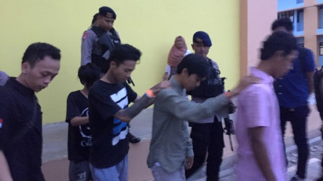 BNNP Jakarta razia narkoba di Rusunawa Marunda. (Foto: Fachrul Irwinsyah/kumparan)