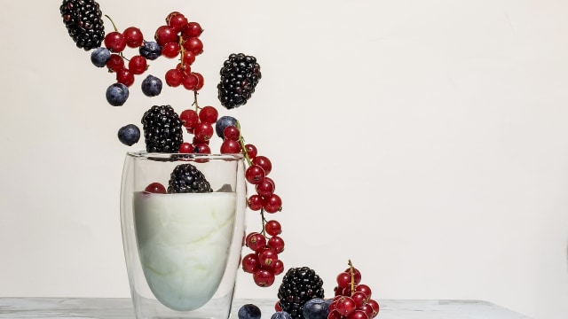 Yoghurt dengan tambahan buah. (Foto: Pixabay)