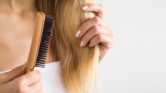 Sering menyisir rambut (Foto: Thinkstock)