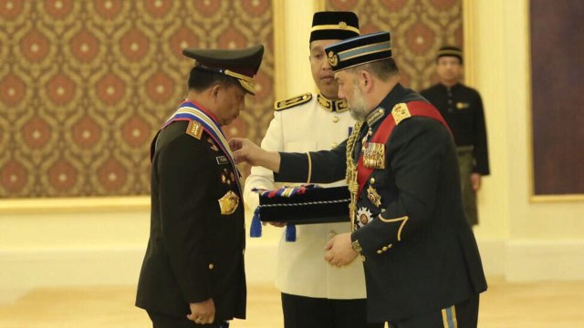 Kapolri menerima anugerah First Class (Foto: Dok Humas Polri/Irjen Pol Setyo Wasisto)