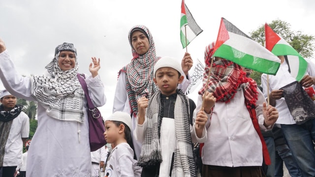 Situasi demo di depan kedubes AS (Foto: Fitra Andrianto/kumparan)