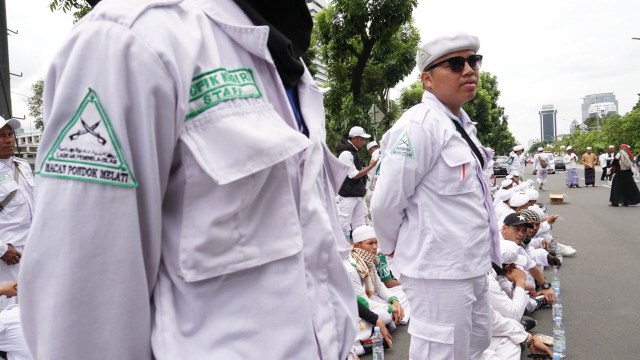 Anggota FPI di depan Kedubes AS. (Foto: Fitra Andrianto/kumparan)