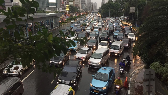 Lalu lintas sekitar Bundaran HI (Foto: Soejono Saragih/kumparan)
