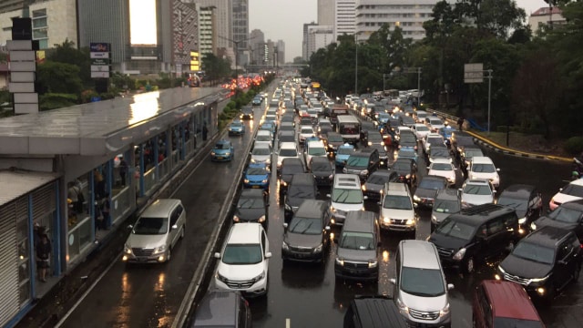 Lalu lintas sekitar Bundaran HI (Foto: Soejono Saragih/kumparan)