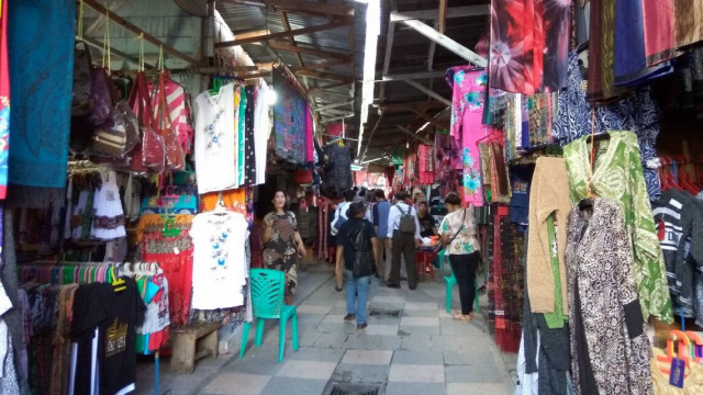 Pasar souvenir Desa Wisata Tomok (Foto: Wendy Saputro/kumparan)