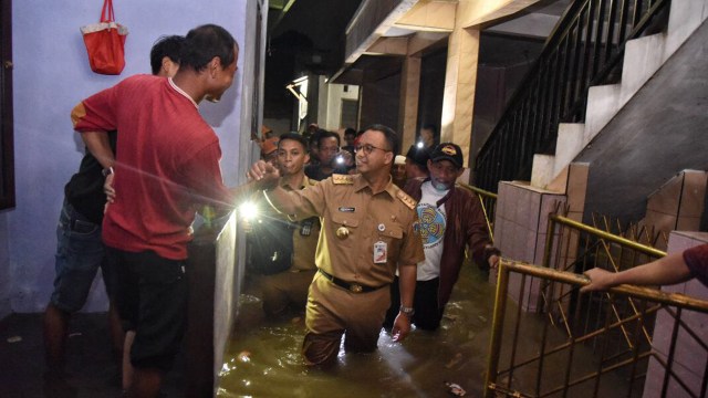 Gubernur DKI Jakarta meninjau banjir di Jatipadang (Foto: Dok. Diskominfotik DKI Jakarta)