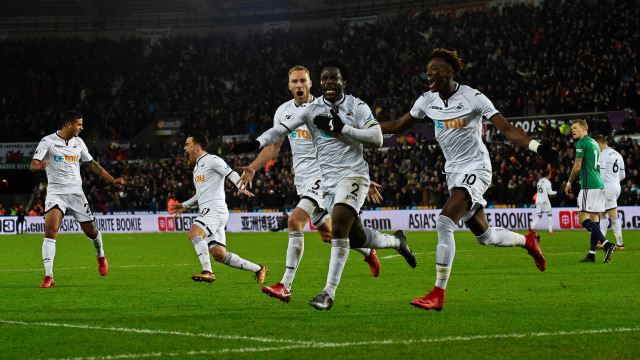 Wilfried Bony kemungkinan masih absen. (Foto: REUTERS/Rebecca Naden)