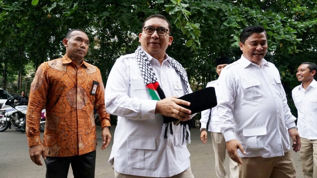 Fadli Zon tiba di kediaman Prabowo Subianto (Foto: Jamal Ramadhan/kumparan)
