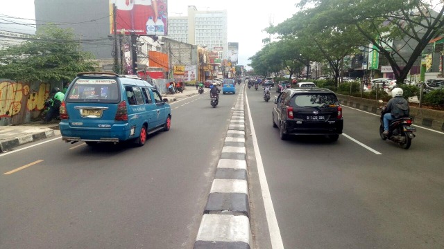 Separator baru di jalan raya Margonda, Depok (Foto: Ainul Qalbi/kumparan)