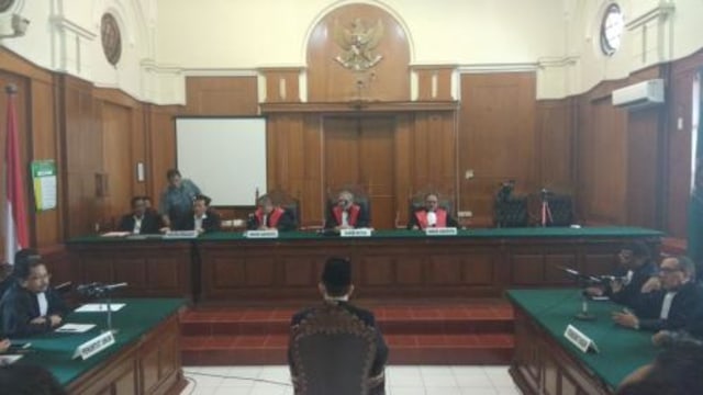 Hina Jokowi dan Ahok, Alfian Tanjung Divonis 2 Tahun