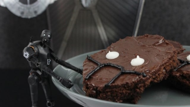 Brownies cokelat K-2SO (Foto: Dok. starwars.com)