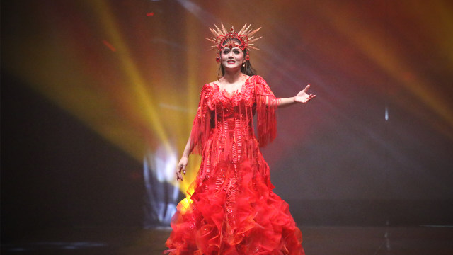 Fashion show EQUILIBRIUM Rinaldy Yunardi (Foto: Garin Gustavian Irawan/kumparan)