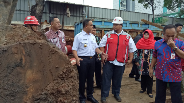 Anies Baswedan Tinjau Genangan di Cawang (Foto: Nabilla Fatiara/kumparan)