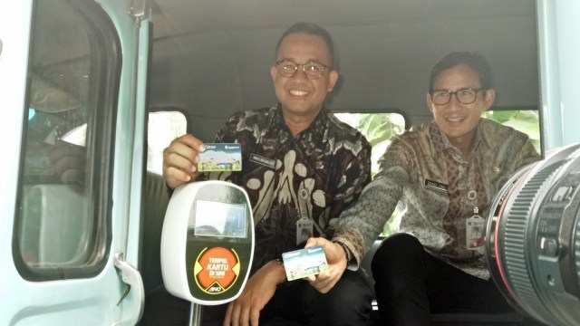 Anies dan Sandiaga Mencoba OK Otrip  (Foto: Nabilla Fatiara/kumparan)