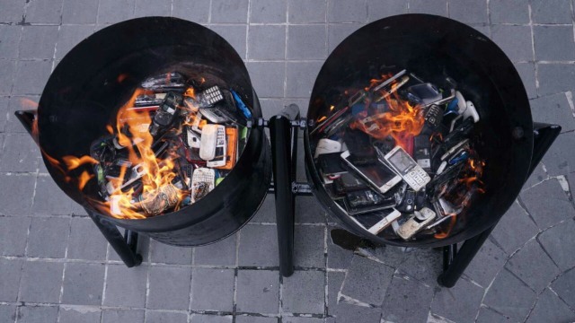 Pemusnahan barang penggeledahan (Foto: Jamal Ramadhan/kumparan)