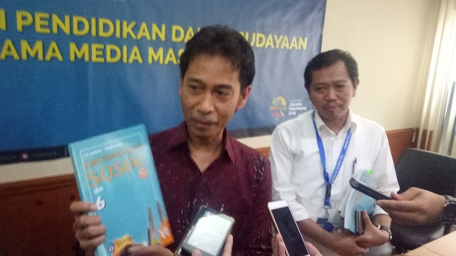 Isi revisi buku dari Kemendikbud (Foto: Adhim Mugni Mubaroq/kumparan)