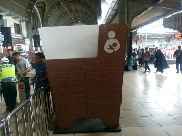 Kabin Menyusui Stasiun Kota (Foto: Paulina Herasmaranindar/Kumparan)