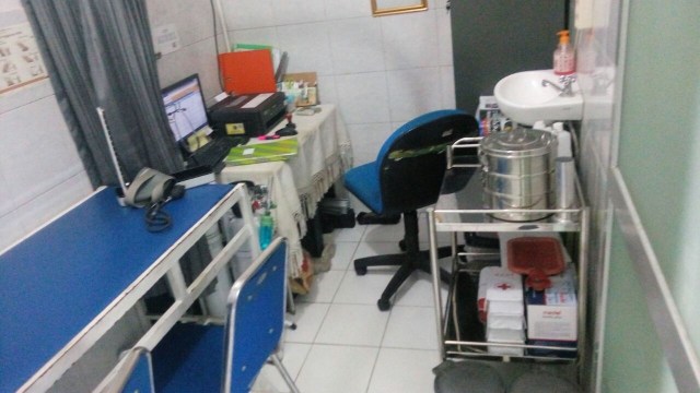 Pos kesehatan stasiun Jakarta Kota (Foto: Paulina Herasmaranindar/kumparan)