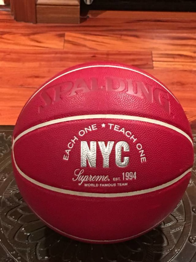 Bola Basket Supreme (Foto: Dok. Grailed)
