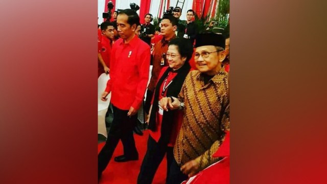 Jokowi, Megawati, dan BJ Habibie  Foto: Ferio Pristiawan/kumparan