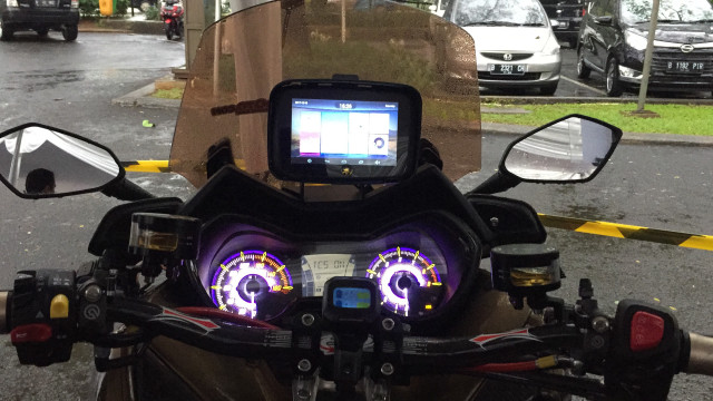 GPS tambahan pada XMAX (Foto: Aditya Pratama Niagara)