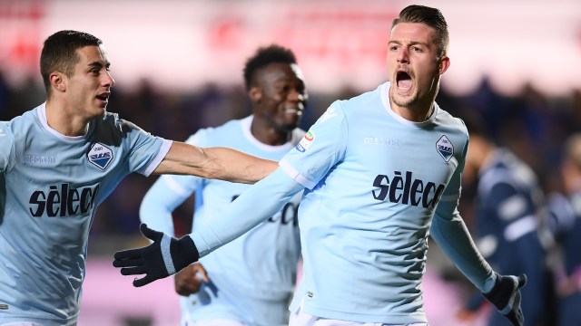 Milinkovic-Savic merayakan gol. (Foto: AFP/Marco Bertorello)