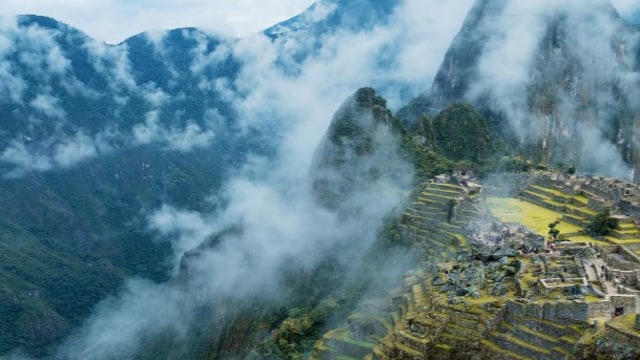 Kabut di Machu Picchu (Foto: Instagram/@vagabrothers)