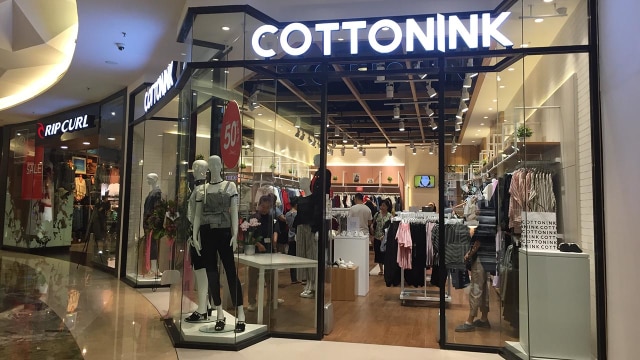 Ritel Cotton Ink di Mall Kota Kasablanka (Foto: Yuana Fatwalloh/kumparan)