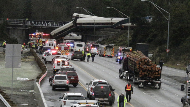 Kecelakaan kereta di Washington, AS (Foto: AP Photo/Rachel La Corte)