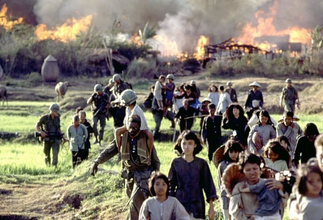 Perkampungan di Vietnam yang terbakar (Foto: Dok.MGM)