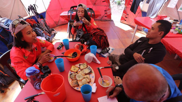 Kisah Mathilda dan Dimitri, Pendaki Puncak Gunung Tertinggi di Dunia (39534)