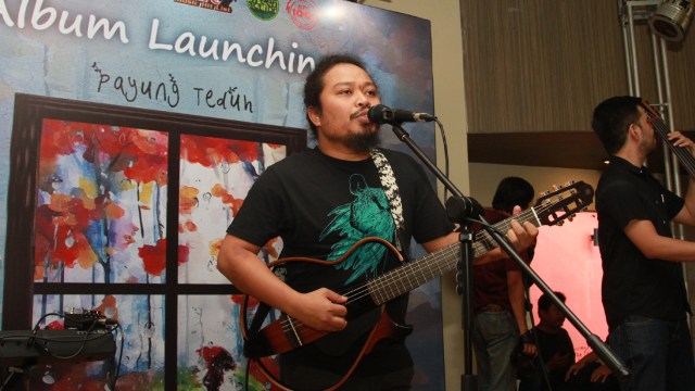 Is eks vokalis Payung Teduh (Foto: Munady Widjaja)
