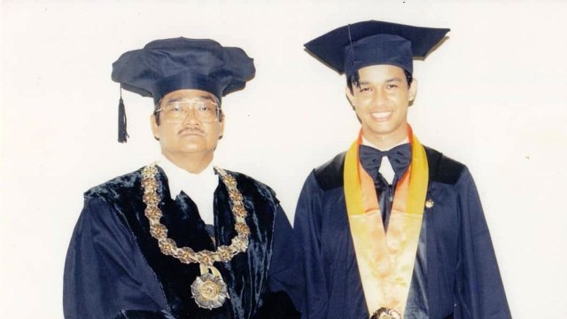 Anies Baswedan ketika pakai toga (Foto: Instagram @aniesbaswedan)