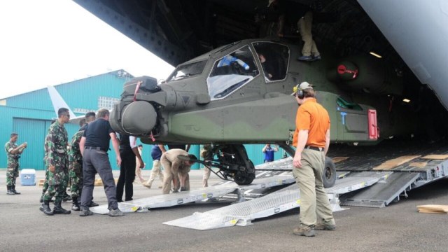 Helikopter Apache tiba di Indonesia (Foto: Dok. Puspenerbad TNI AD)