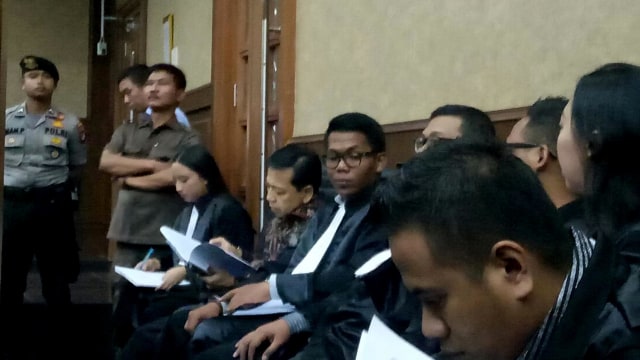 Setya Novanto membaca draf sidang (Foto: Adhim Mugni/kumparan)