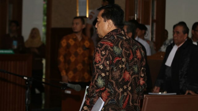 Setya Novanto meninggalkan ruang persidangan (Foto: Puti Cinintya/kumparan)