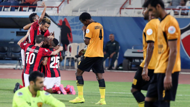 Aksi Persipura di AFC Cup 2014. (Foto: YASSER AL-ZAYYAT / AFP)