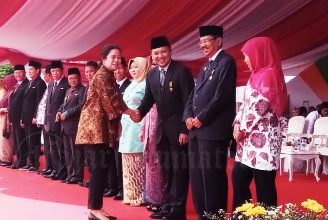 Gubernur Lampung Ridho Ficardo Raih Satya Lencana Kebaktian Sosial 2017
