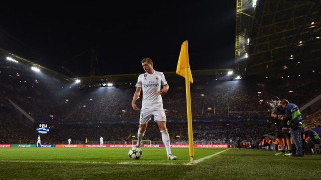 Kroos di laga melawan Dortmund. (Foto: AFP/Patrik Stollarz)
