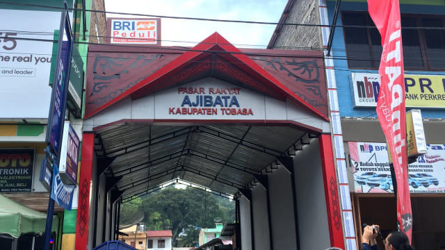 Revitalisasi Pasar Pekan Ajibata oleh BRI. Foto: Ema Fitriyani/kumparan