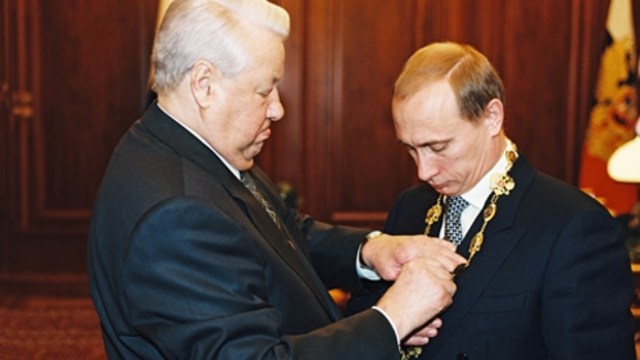 Putin dan Boris Yeltsin (Foto: Wikimedia Commons)