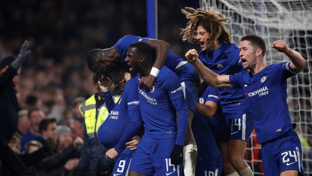 Pemain-pemain Chelsea merayakan gol. (Foto: REUTERS/Eddie Keogh)