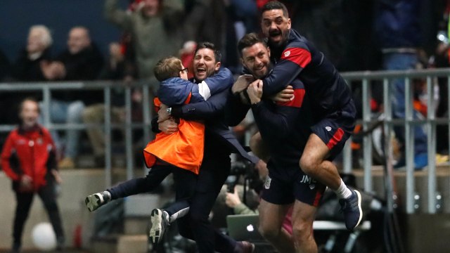 Ekspresi bench Bristol usai menyingkirkan United (Foto: REUTERS/David Klein )