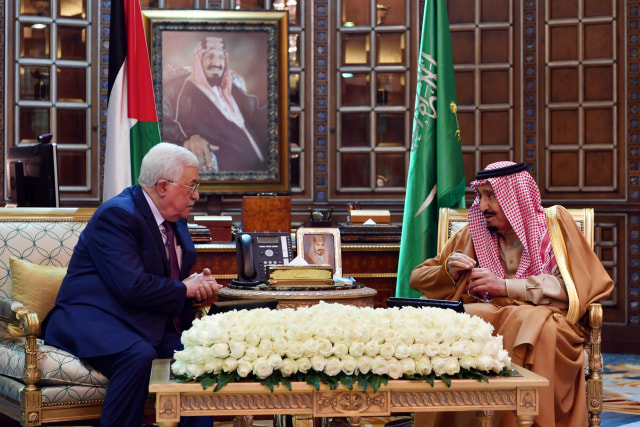 Pertemuan Mahmoud Abbas dan Raja Salman (Foto: REUTERS)