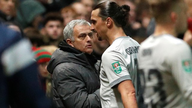 Jose Mourinho bersama Ibrahimovic (Foto: Reuters/John Sibley )