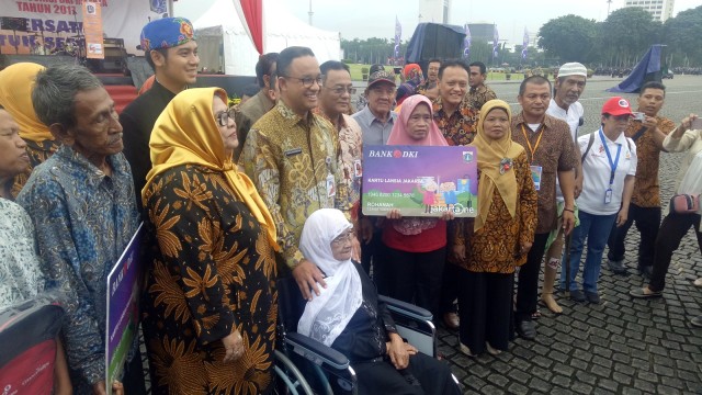 Anies di peluncuran Kartu Lansia Jakarta. (Foto: Johanes Hutabarat/kumparan)