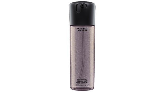 Mineralize Charged Water Charcoal Spray (Foto: Dok. Mac Cosmetics)