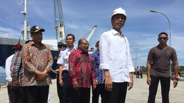 Presiden Joko Widodo meninjau Pelabuhan Nabire (Foto: Yudhistira Amran Saleh/kumparan)